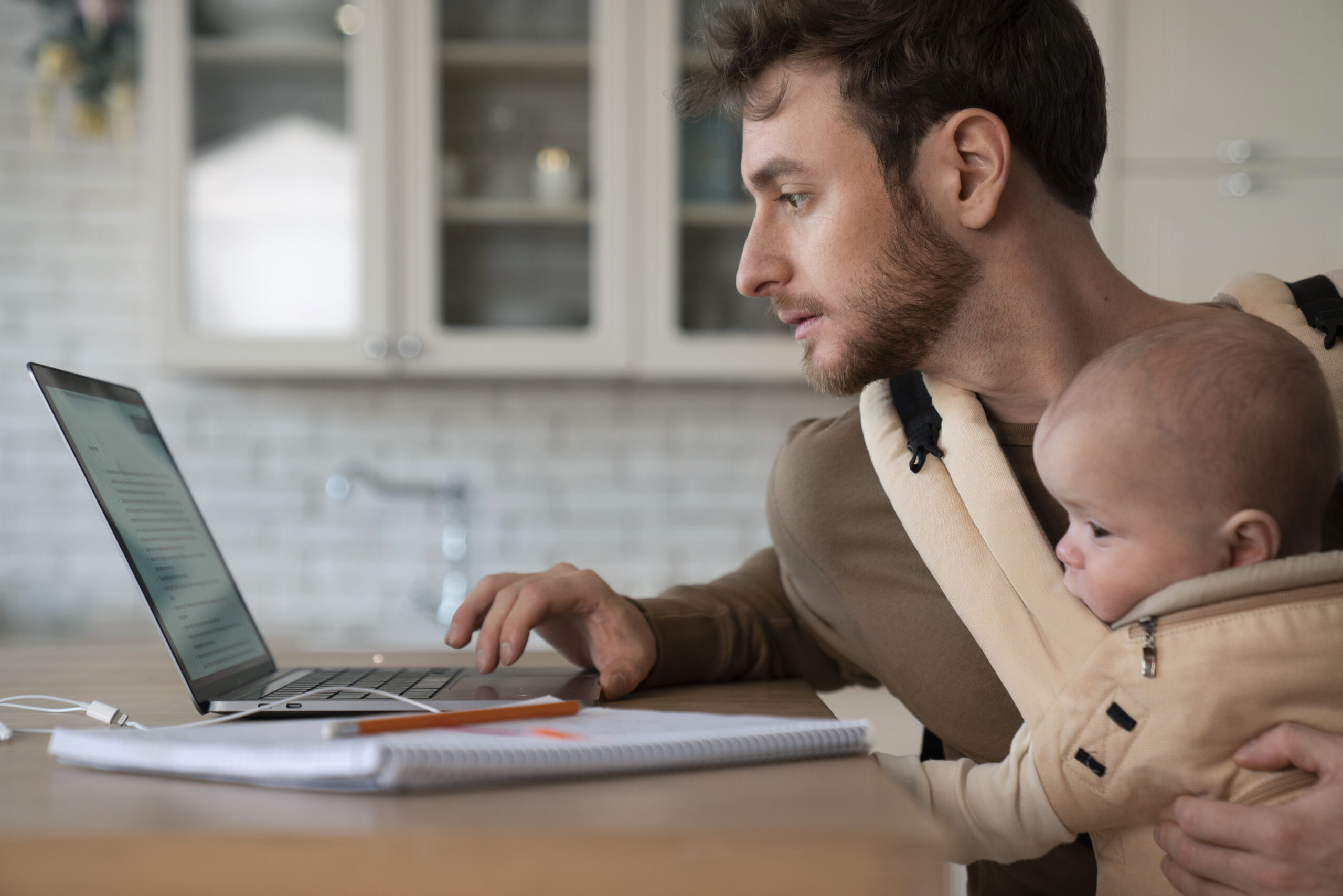 ¿Vas a ser padre y eres autónomo?: Descubre todo sobre la baja de paternidad
